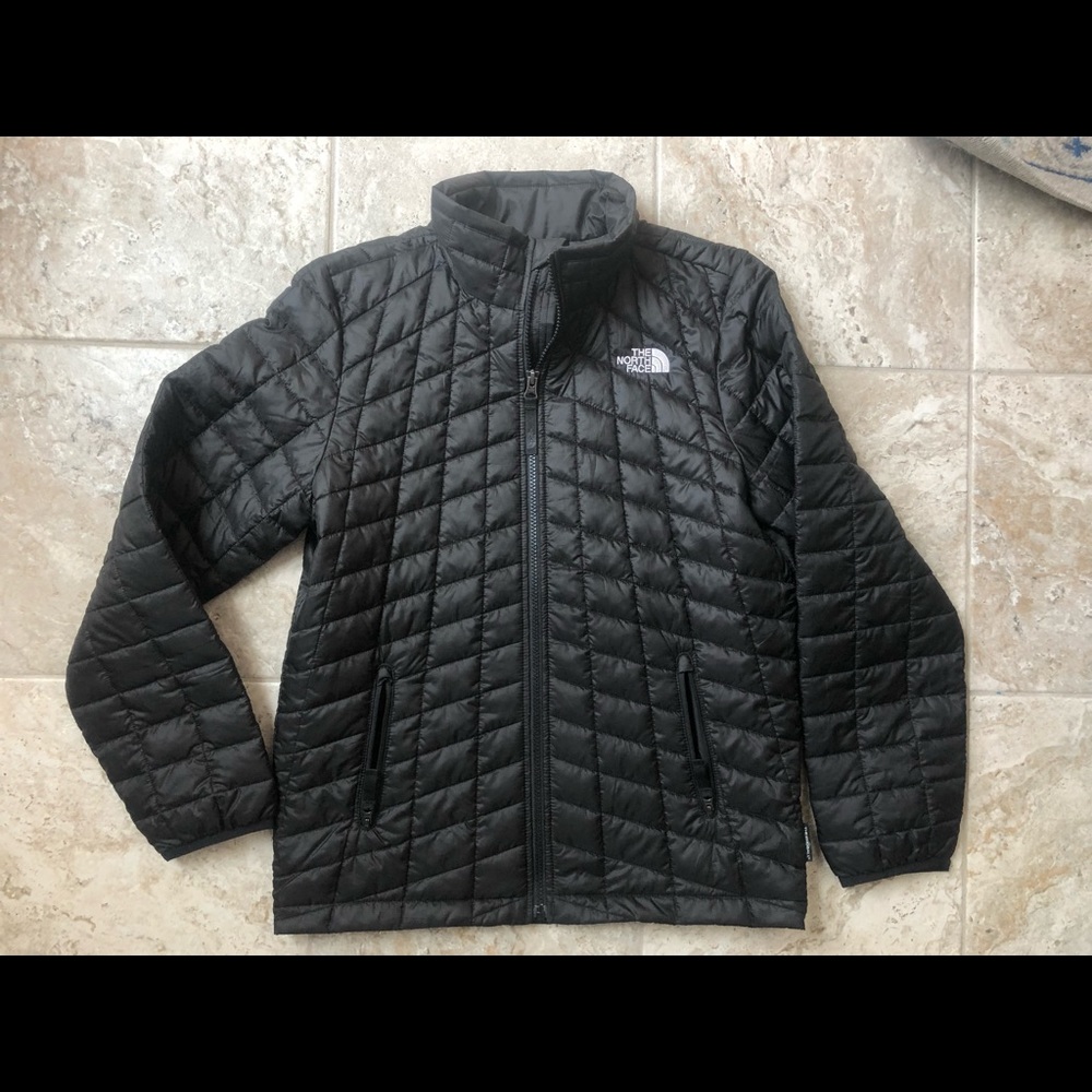 Boys north face size L (14-16) black thermoball, like new